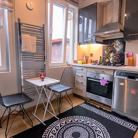 Roya Taksim - Center Of The