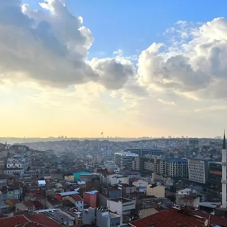 Roya Taksim - Center Of The Daire *
